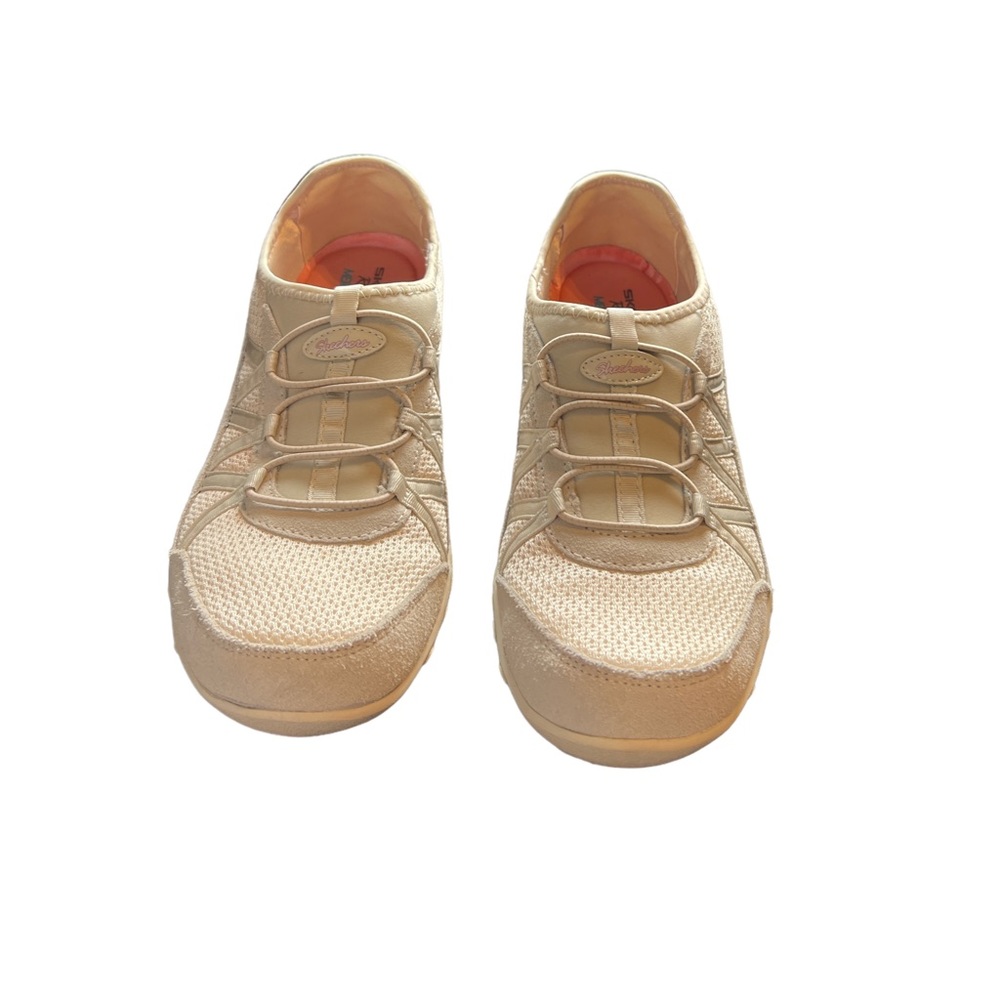 Skechers Womenβs Relaxed Fit Memory Foam Sneaker Leather Upper Natural Sizeβ 9